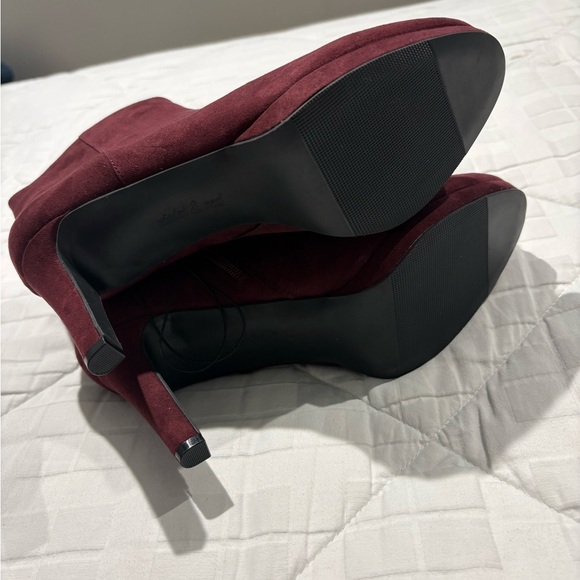 NWT Violet & Red Maroon Booties 8.5 - Picture 4 of 6